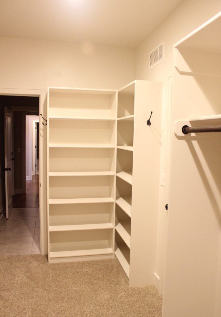 THE KAUFMANN - REVERSE - MASTER CLOSET