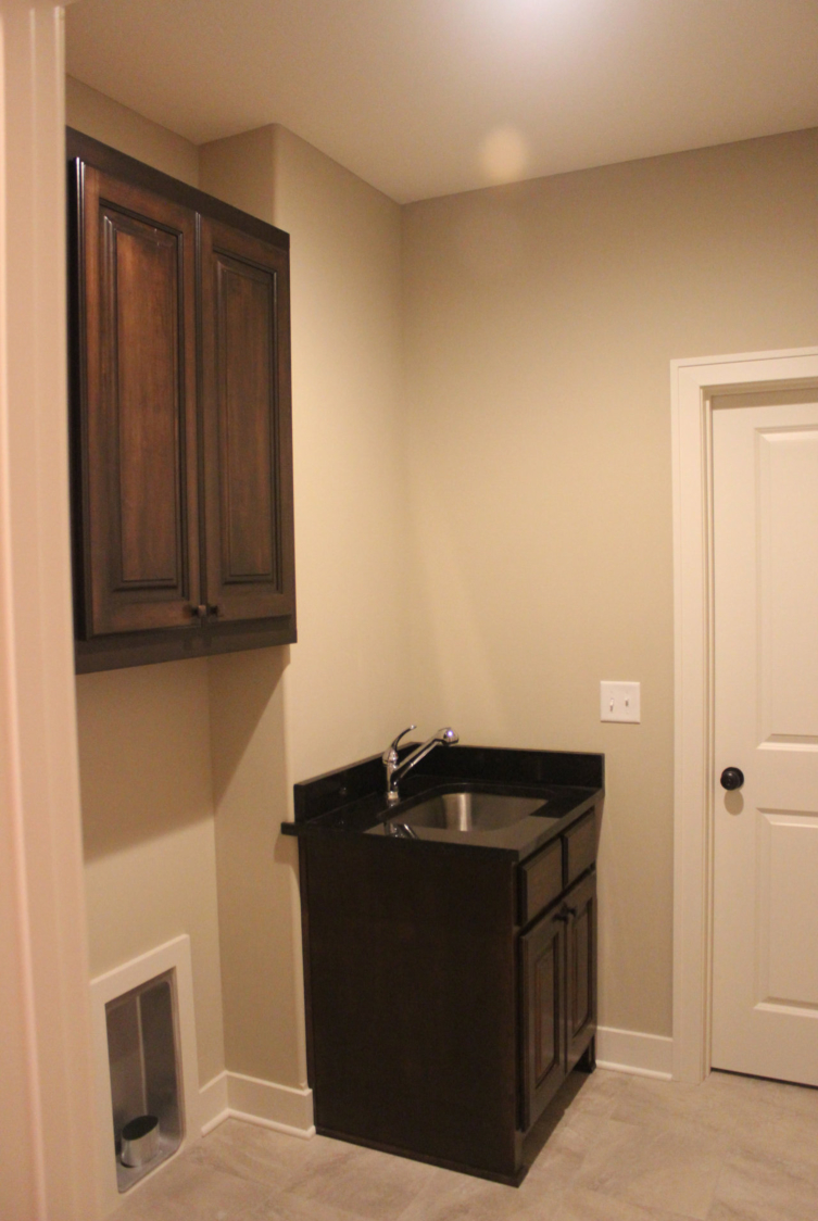 THE KAUFMANN - REVERSE - LAUNDRY ROOM