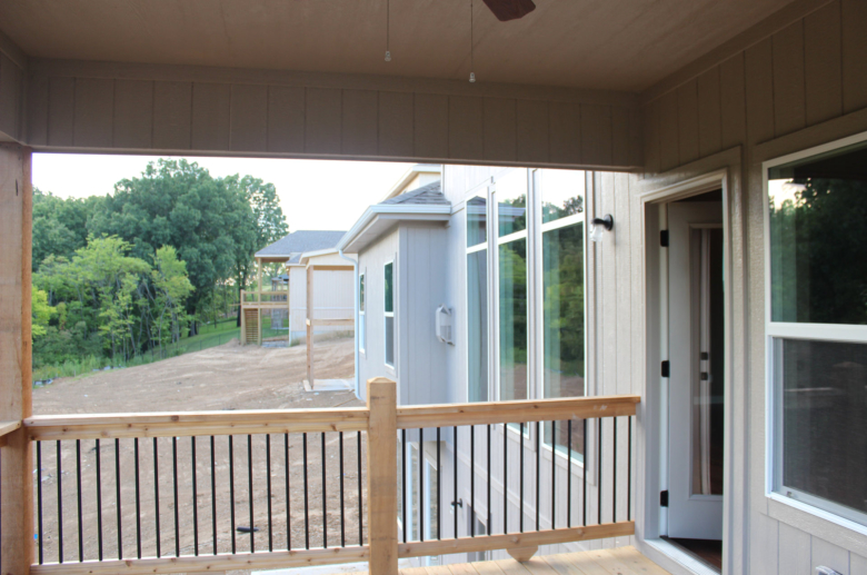 THE KAUFMANN - REVERSE - COVERED DECK