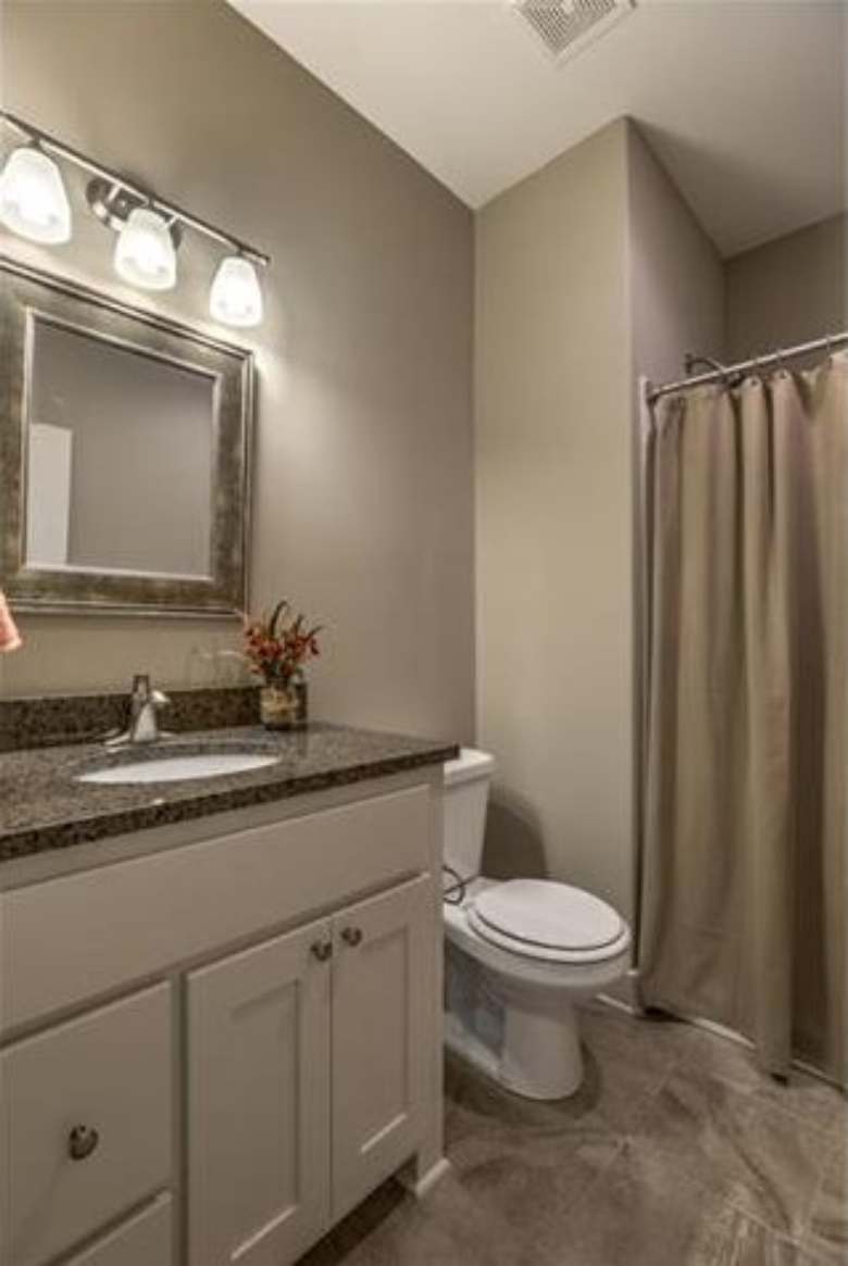 THE KAUFMANN - REVERSE - LOWER BATHROOM