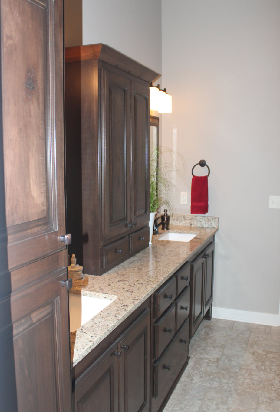 THE KAUFMANN - REVERSE - MASTER BATHROOM