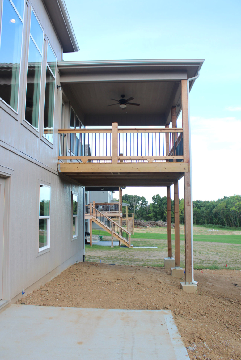 THE KAUFMANN - REVERSE - COVERED DECK 