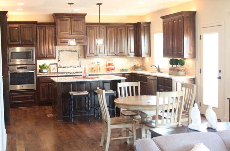 THE KALLMEYER - 2 STORY - KITCHEN & BREAKFAST AREA