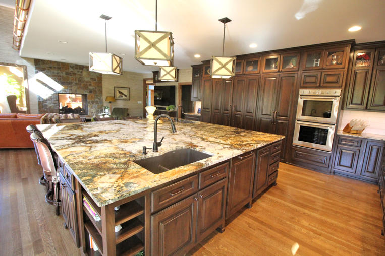 LARGE KITCHEN ISLAND