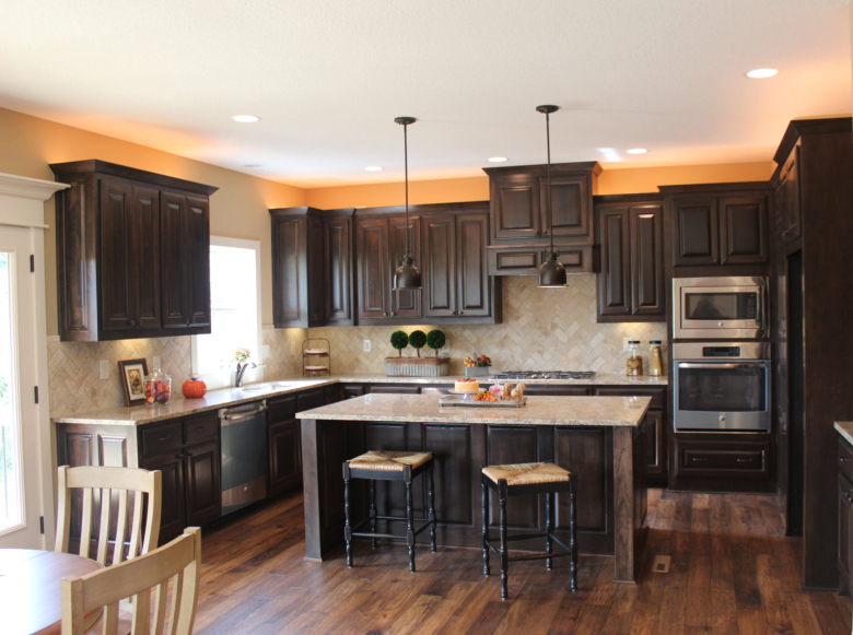 THE KALLMEYER - 2 STORY - KITCHEN - BURLEY TABACCO STAIN