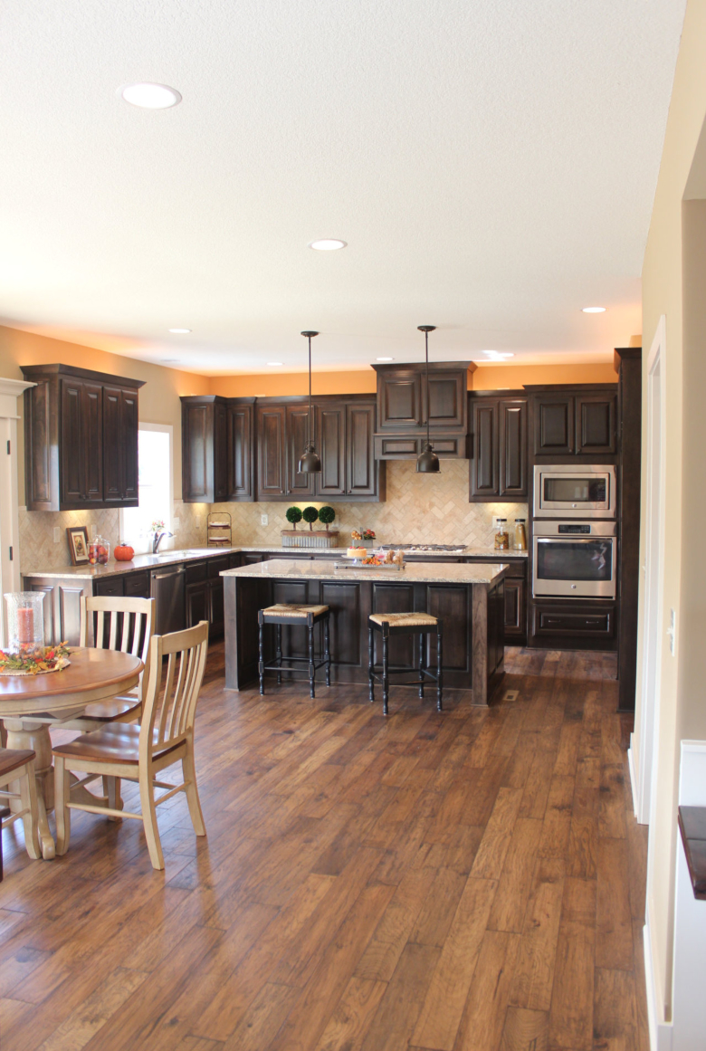 THE KALLMEYER - 2 STORY - KITCHEN - BREAKFAST AREA