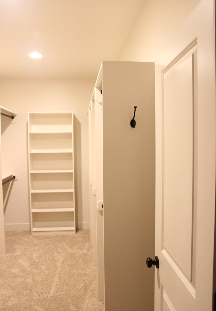 THE KAUFMANN - REVERSE - MASTER CLOSET